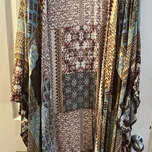 Easel Los Angeles Floral Patterned Kimono